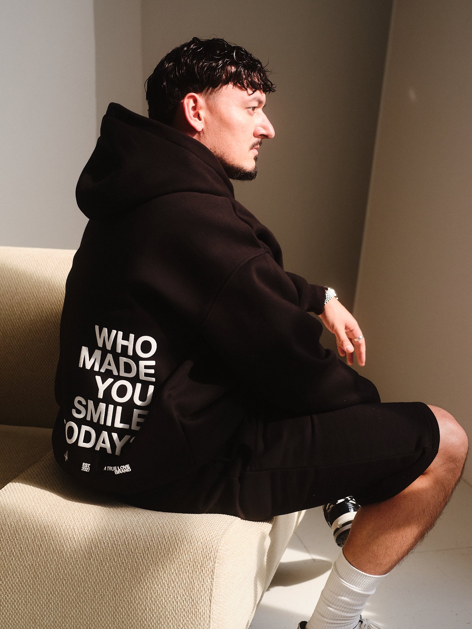 WHO MADE YOU SMILE HOODIE BLACK