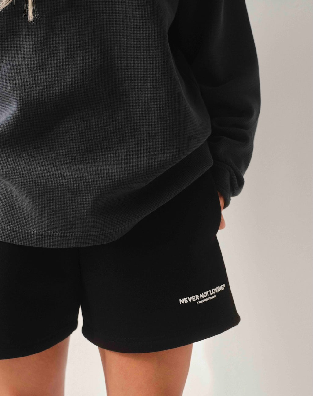 SHORT SHORTS BLACK