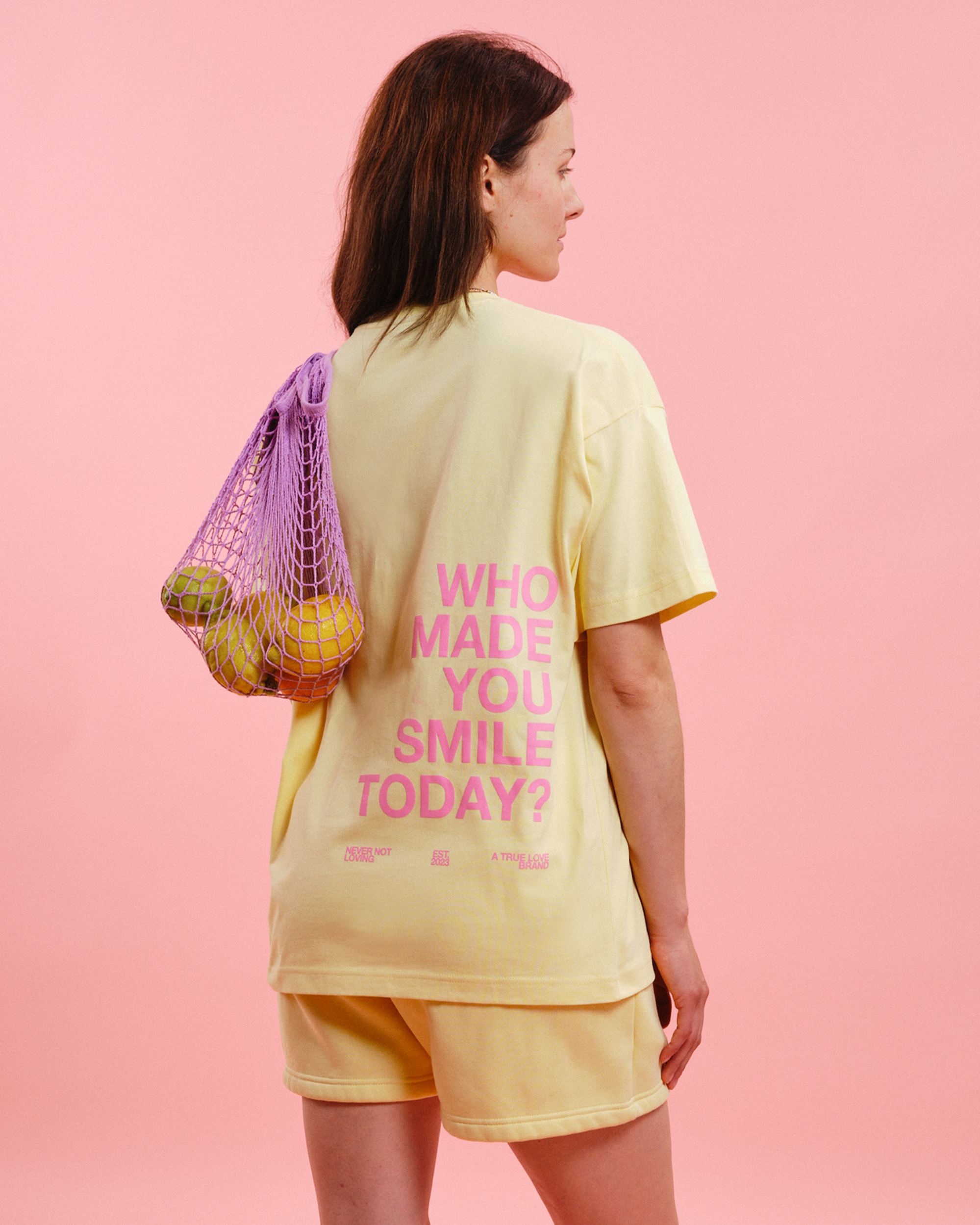 WHO MADE YOU SMILE T-SHIRT BUZZING YELLOW